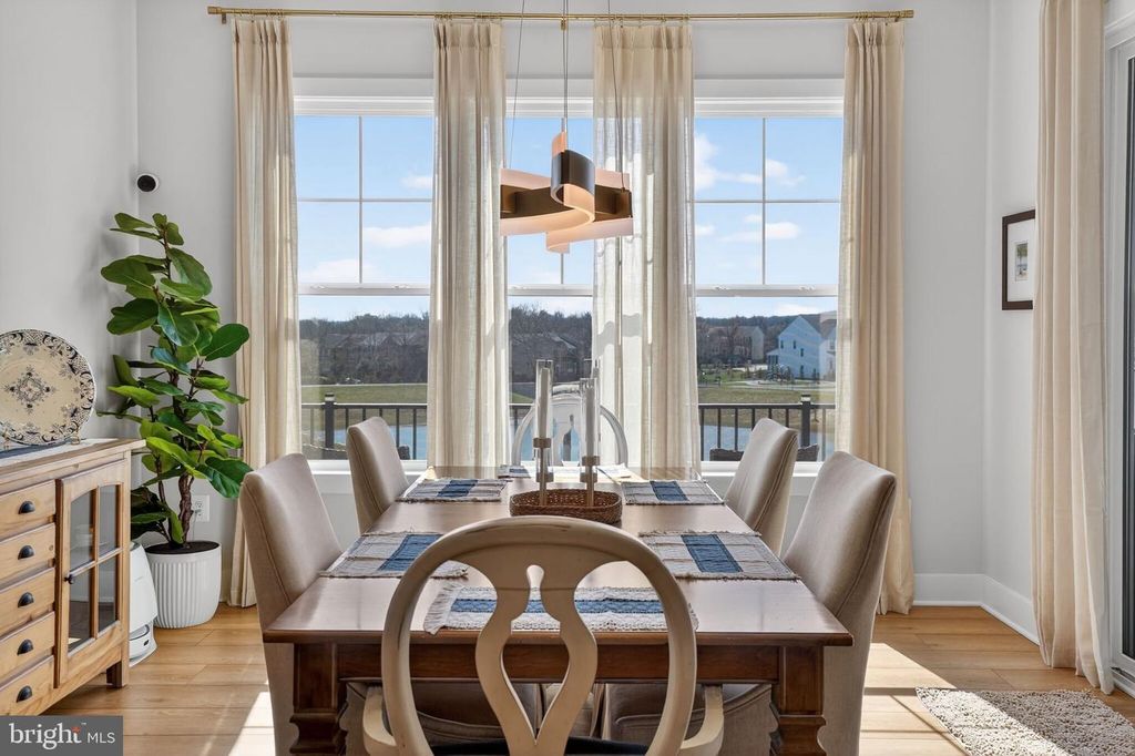 Image 21 of property listing at 923 WARLANDER DR SW, Leesburg, VA 20175