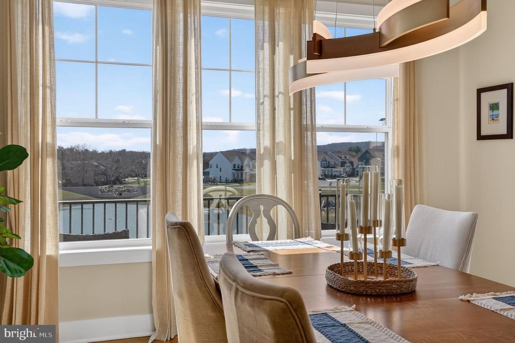 Image 22 of property listing at 923 WARLANDER DR SW, Leesburg, VA 20175