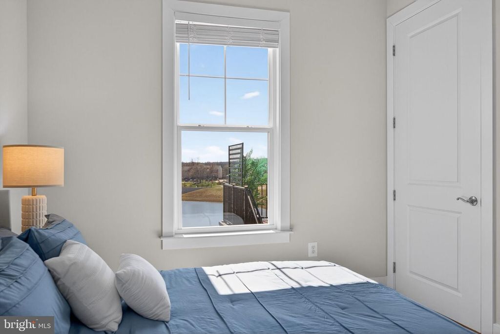 Image 24 of property listing at 923 WARLANDER DR SW, Leesburg, VA 20175