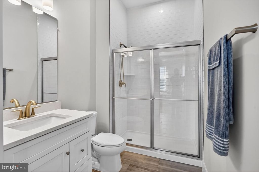 Image 25 of property listing at 923 WARLANDER DR SW, Leesburg, VA 20175