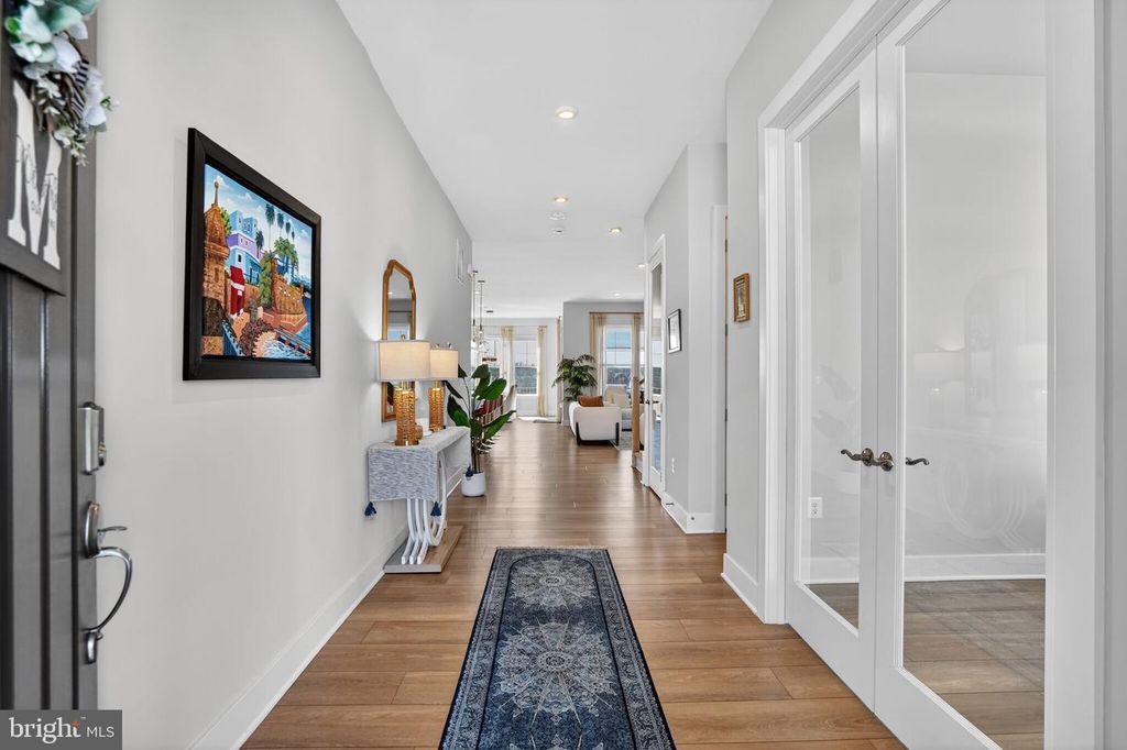 Image 3 of property listing at 923 WARLANDER DR SW, Leesburg, VA 20175