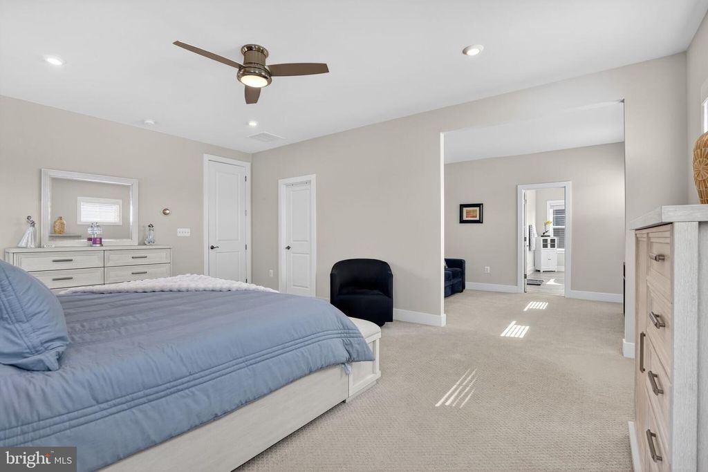 Image 31 of property listing at 923 WARLANDER DR SW, Leesburg, VA 20175