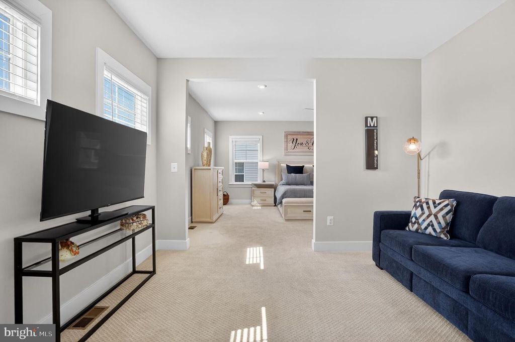 Image 32 of property listing at 923 WARLANDER DR SW, Leesburg, VA 20175