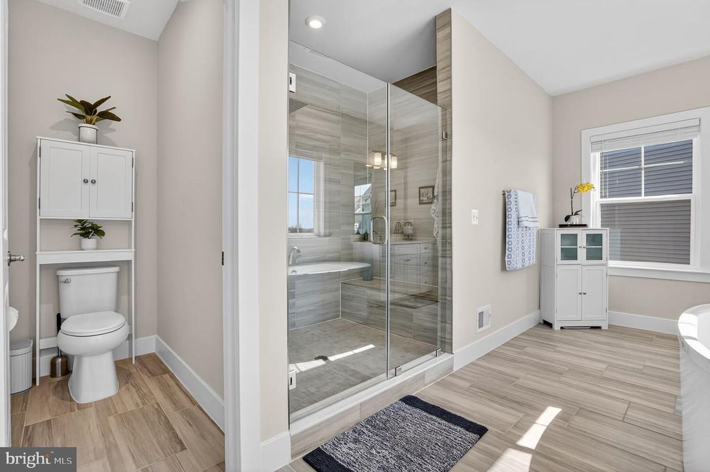 Image 35 of property listing at 923 WARLANDER DR SW, Leesburg, VA 20175