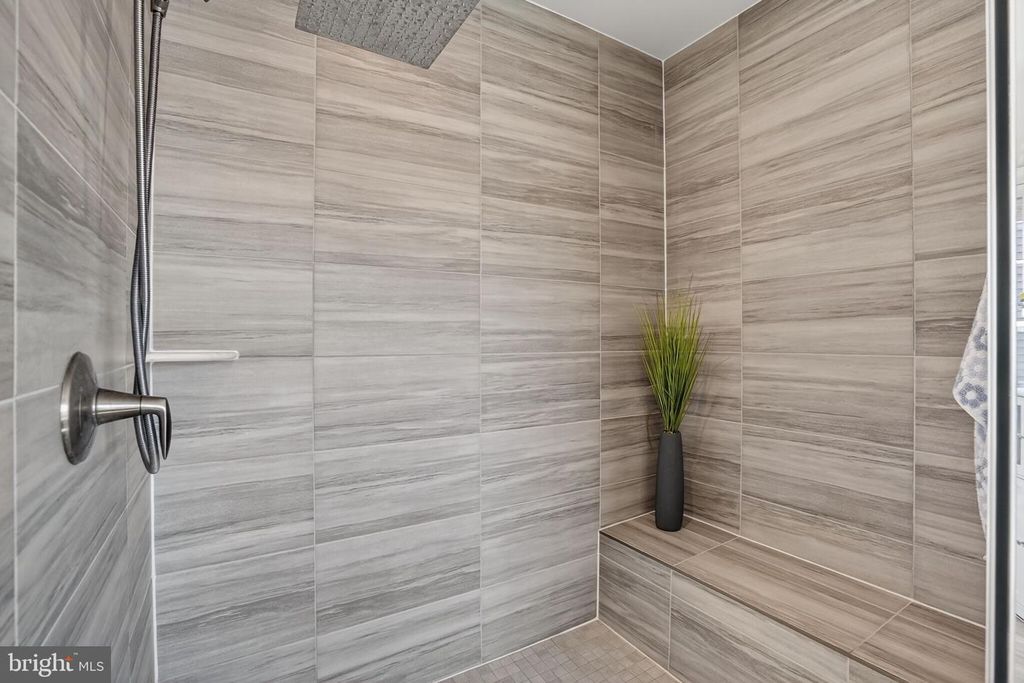 Image 36 of property listing at 923 WARLANDER DR SW, Leesburg, VA 20175