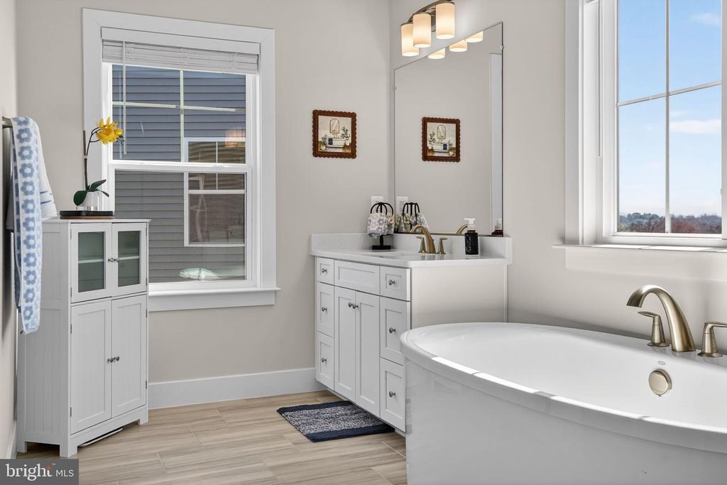 Image 37 of property listing at 923 WARLANDER DR SW, Leesburg, VA 20175