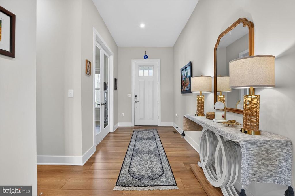 Image 4 of property listing at 923 WARLANDER DR SW, Leesburg, VA 20175