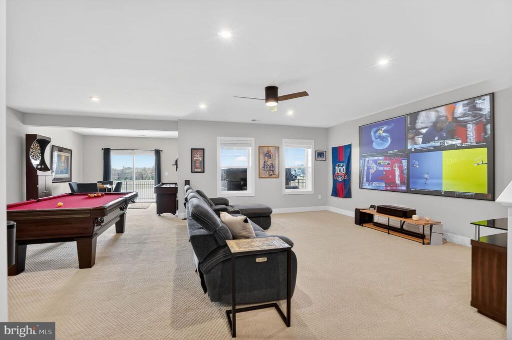 Image 43 of property listing at 923 WARLANDER DR SW, Leesburg, VA 20175