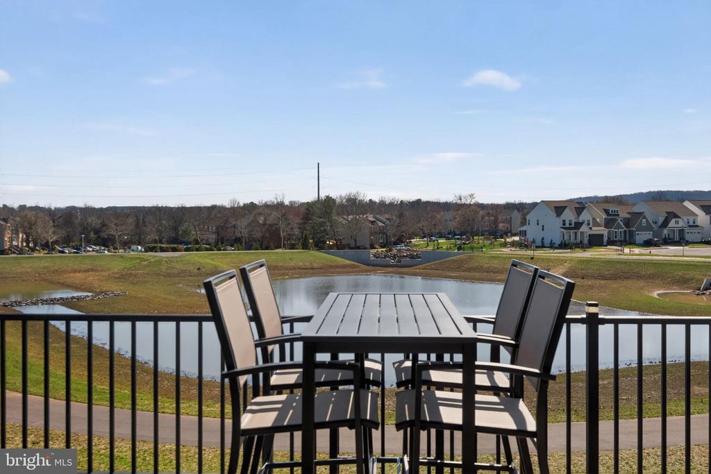 Image 49 of property listing at 923 WARLANDER DR SW, Leesburg, VA 20175