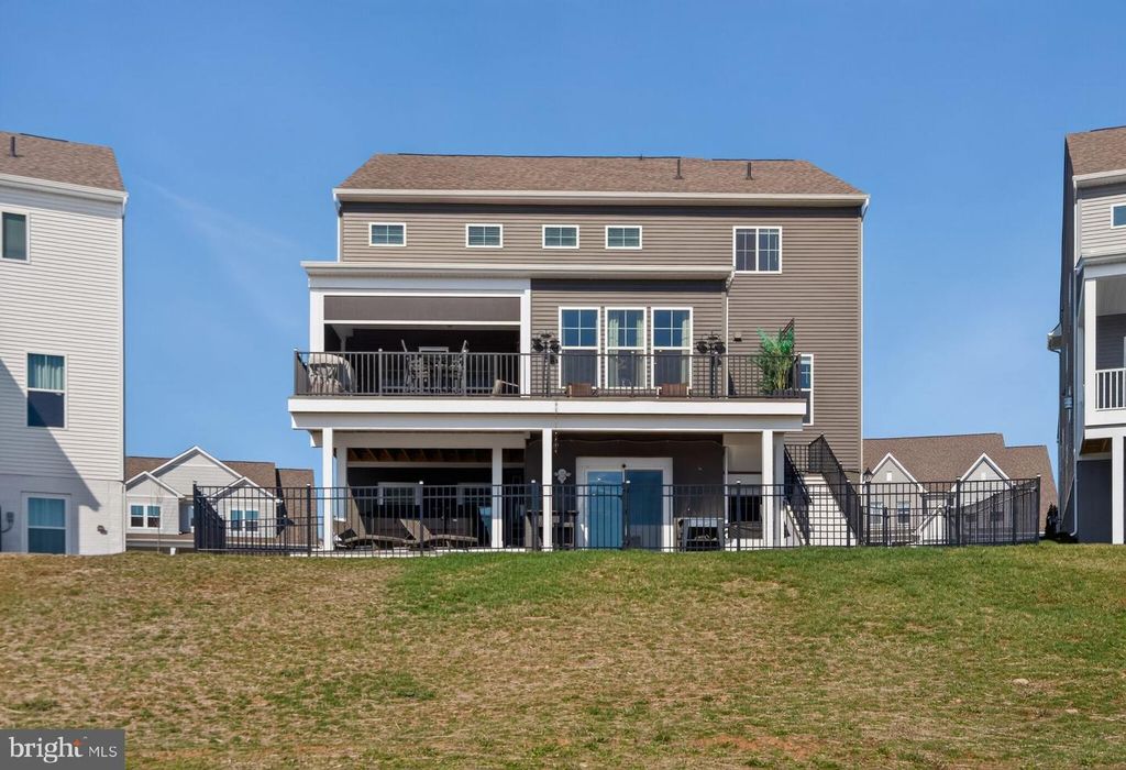 Image 53 of property listing at 923 WARLANDER DR SW, Leesburg, VA 20175