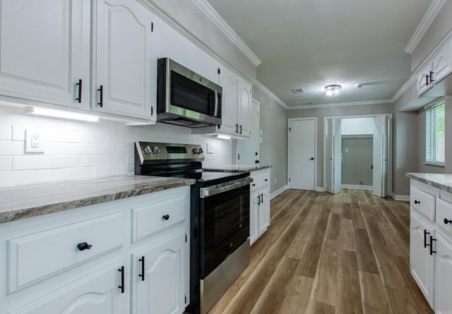 8 Orange Blossom Circle, Little Rock, AR 72210