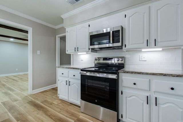 8 Orange Blossom Circle, Little Rock, AR 72210