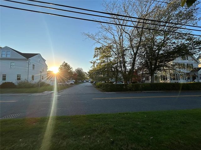 70 Carroll Avenue 706, Newport, RI 02840
