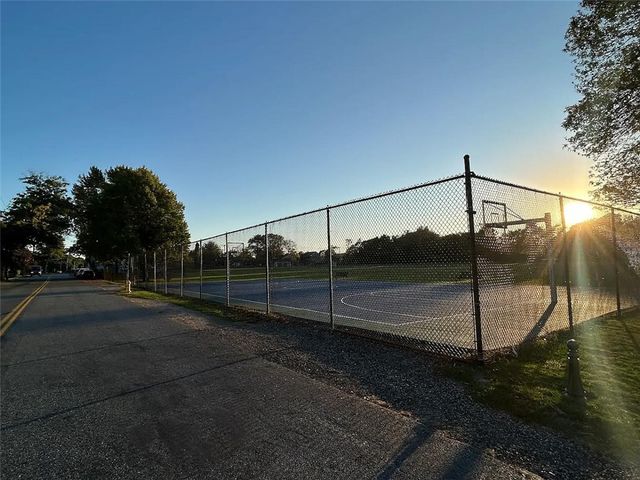 70 Carroll Avenue 706, Newport, RI 02840