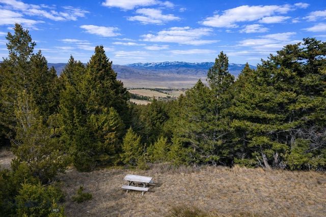 1 Seven Point Road, Livingston, MT 59047