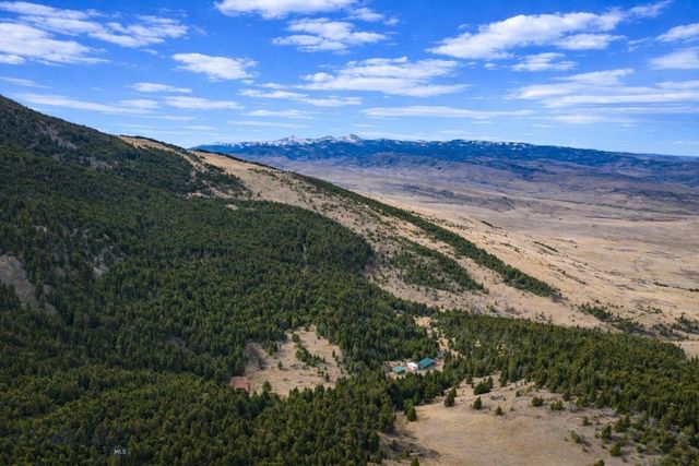 1 Seven Point Road, Livingston, MT 59047