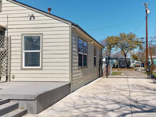 138 New Haven, San Antonio, TX 78209