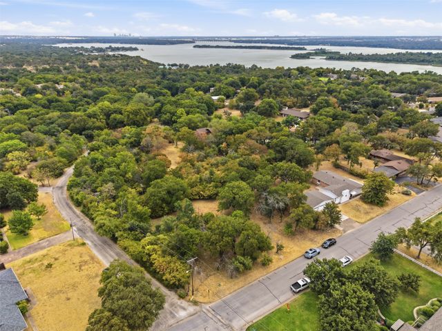 201 Lakeridge Road, Lakeside, TX 76108