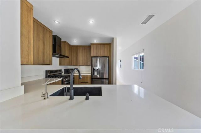 2672 Newell, Los Angeles, CA 90039