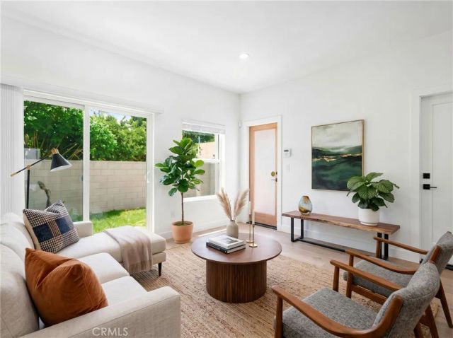 2672 Newell, Los Angeles, CA 90039