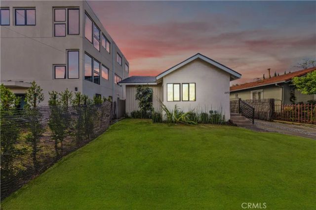 2672 Newell, Los Angeles, CA 90039