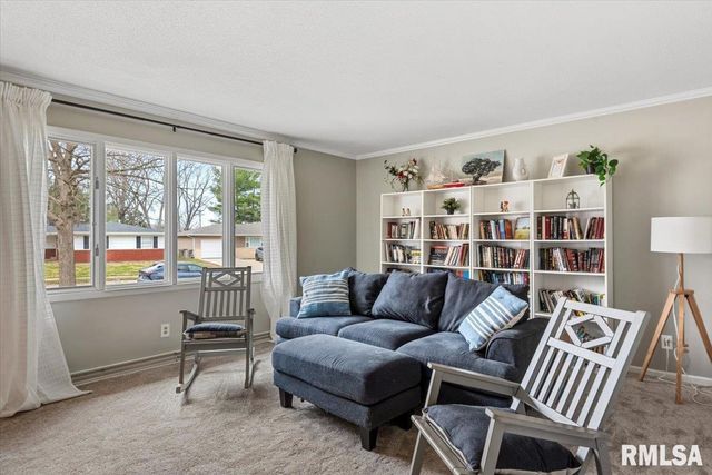 812 ROANOKE Drive, Springfield, IL 62702