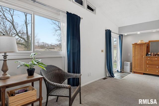 812 ROANOKE Drive, Springfield, IL 62702