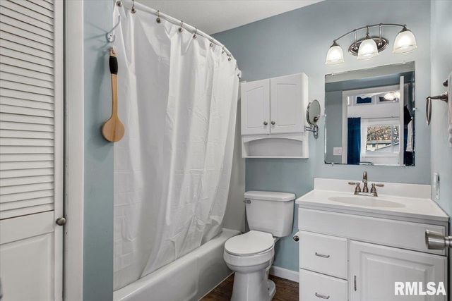 812 ROANOKE Drive, Springfield, IL 62702