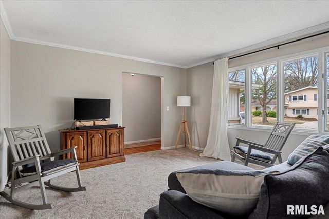 812 ROANOKE Drive, Springfield, IL 62702