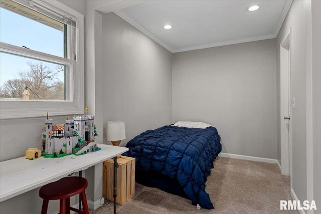 812 ROANOKE Drive, Springfield, IL 62702