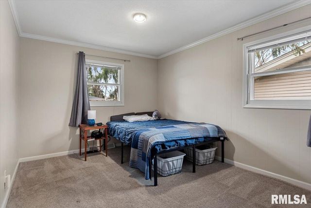 812 ROANOKE Drive, Springfield, IL 62702