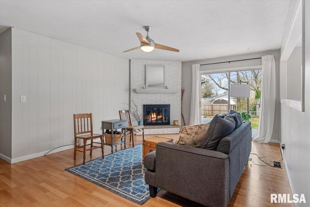 812 ROANOKE Drive, Springfield, IL 62702