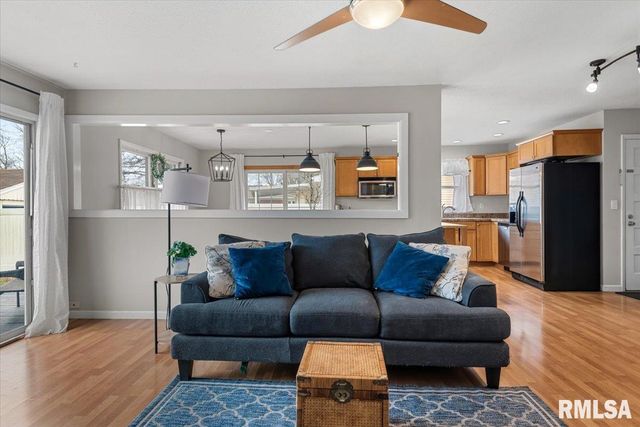 812 ROANOKE Drive, Springfield, IL 62702