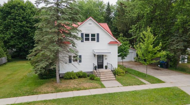215 N OXFORD STREET, Wautoma, WI 54982