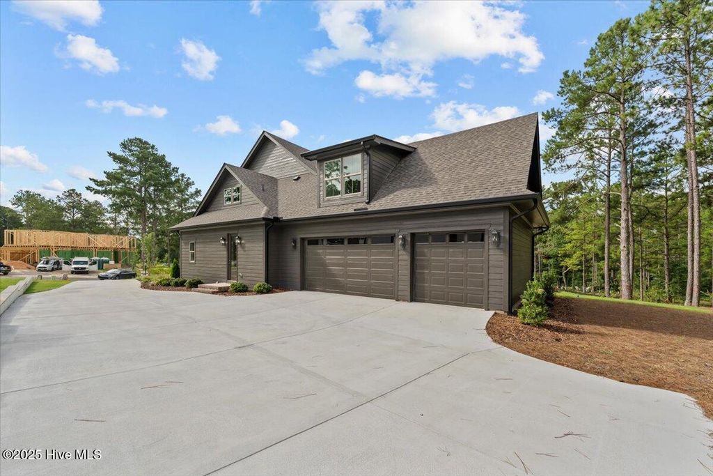Image 6 of property listing at 315 Sloan Lane, Pinehurst, NC 28374