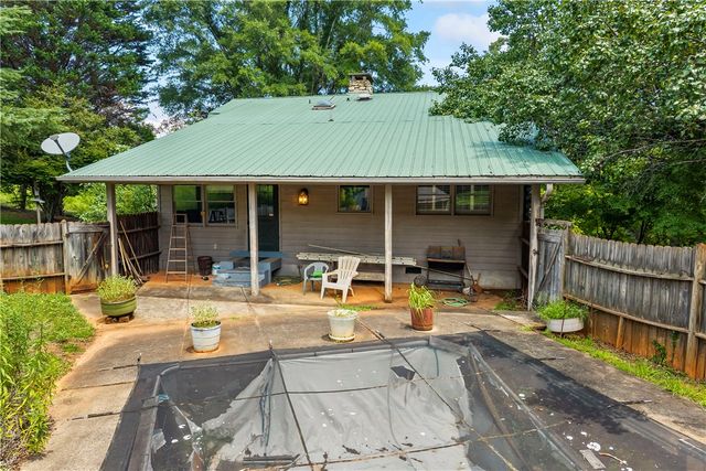 140 Burkett Road, Seneca, SC 29672