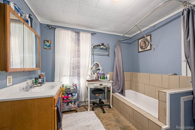 4415 Monroe Avenue, Waterford Charter Township, MI 48329