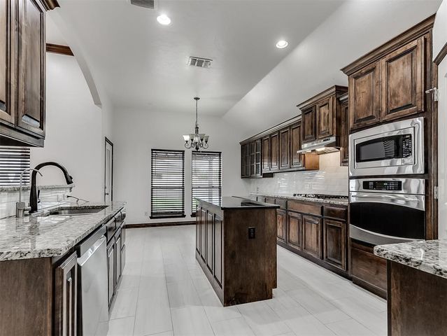 18501 El Greco Drive, Edmond, OK 73012