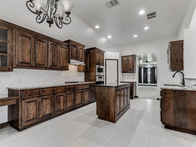 18501 El Greco Drive, Edmond, OK 73012