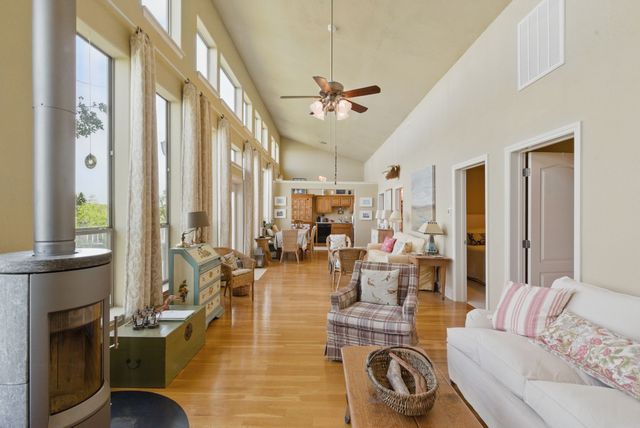 2775 S Lakeview Drive, Gordon, TX 76453