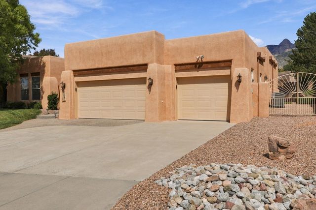 8604 Pristine Drive NE, Albuquerque, NM 87122