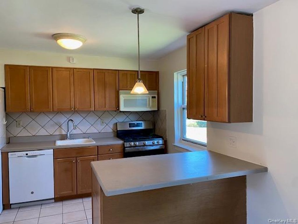 73-61 260th Street H-1, Glen Oaks, NY 11004 — photo 4