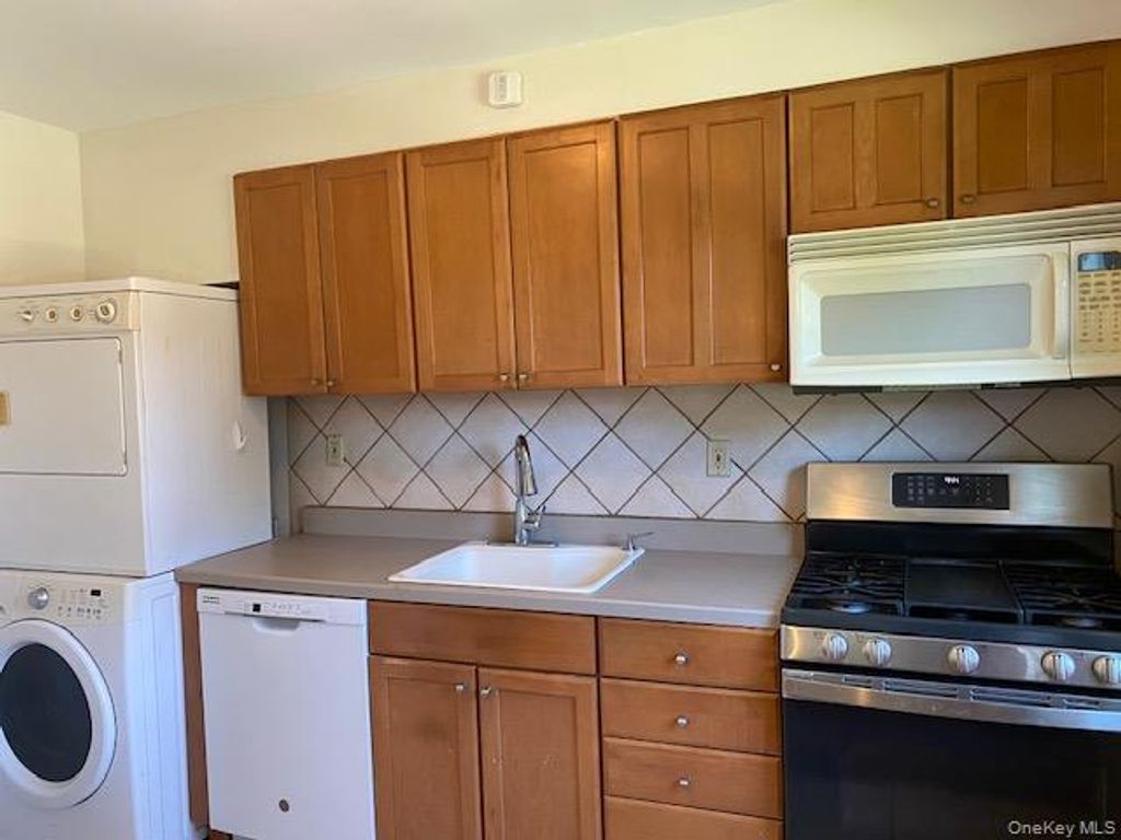 73-61 260th Street H-1, Glen Oaks, NY 11004 — photo 5