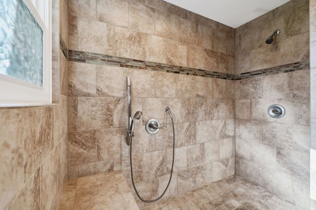 213 Lone Oak Dr, White House, TN 37188