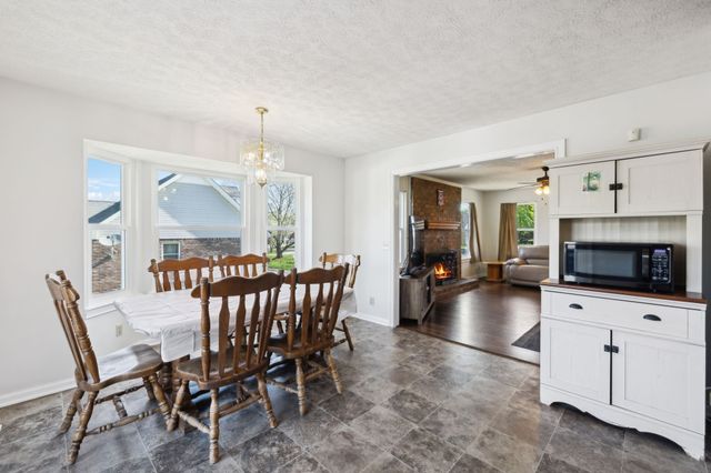 213 Lone Oak Dr, White House, TN 37188
