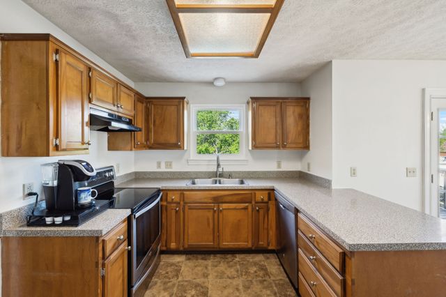 213 Lone Oak Dr, White House, TN 37188