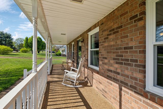 213 Lone Oak Dr, White House, TN 37188