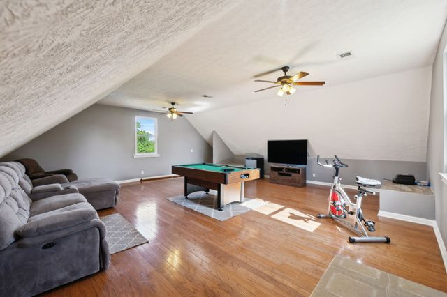 213 Lone Oak Dr, White House, TN 37188