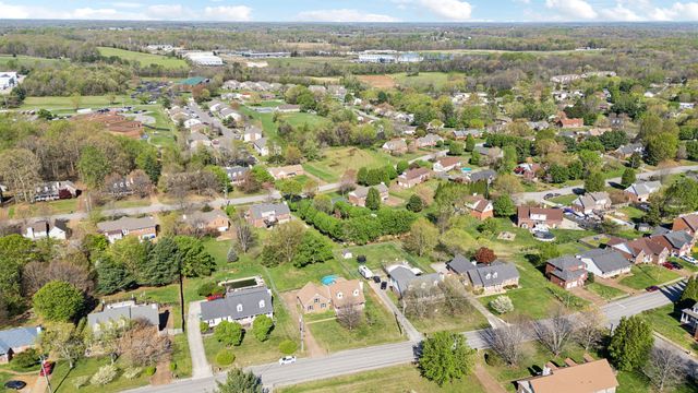 213 Lone Oak Dr, White House, TN 37188