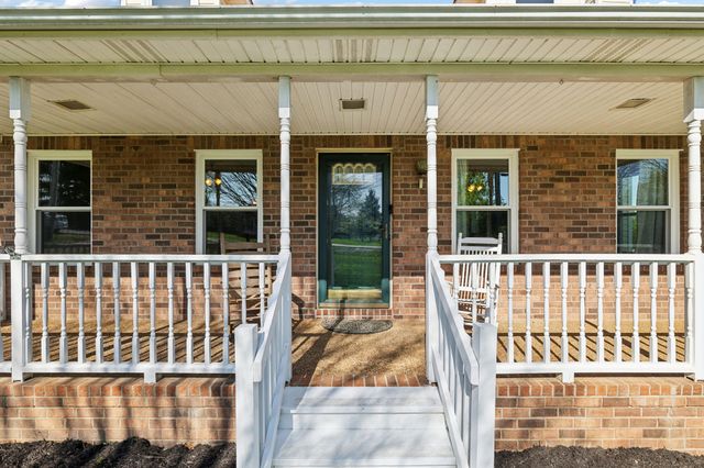 213 Lone Oak Dr, White House, TN 37188